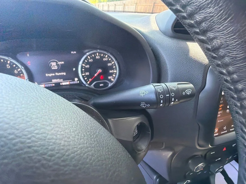 Used 2018 Silver Jeep Limited image 32