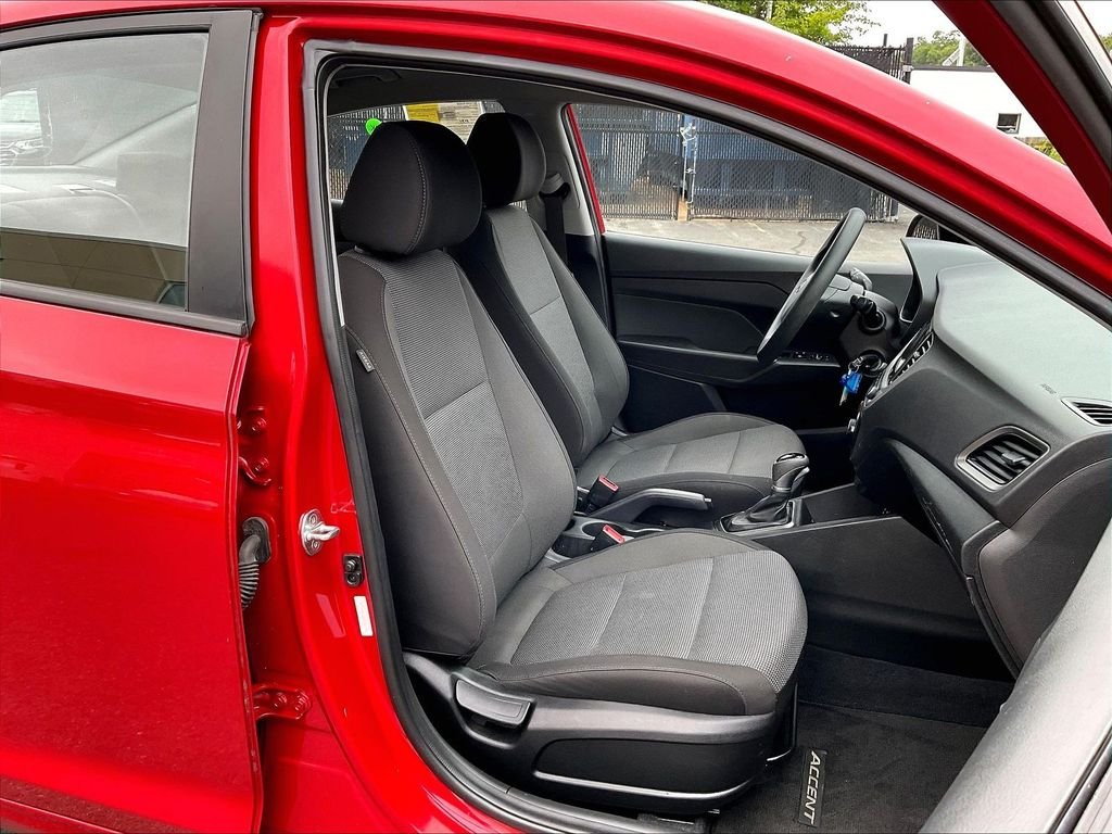 Used 2019 Pomegranate Red Metallic Hyundai SE image 11