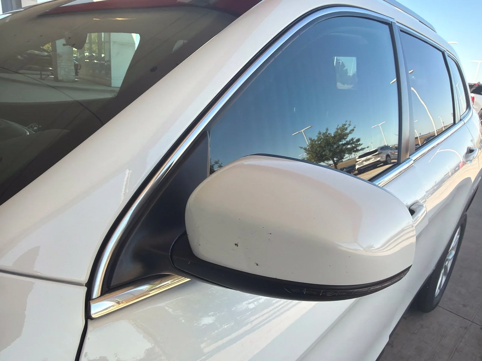 Used 2016 White Jeep Latitude image 4