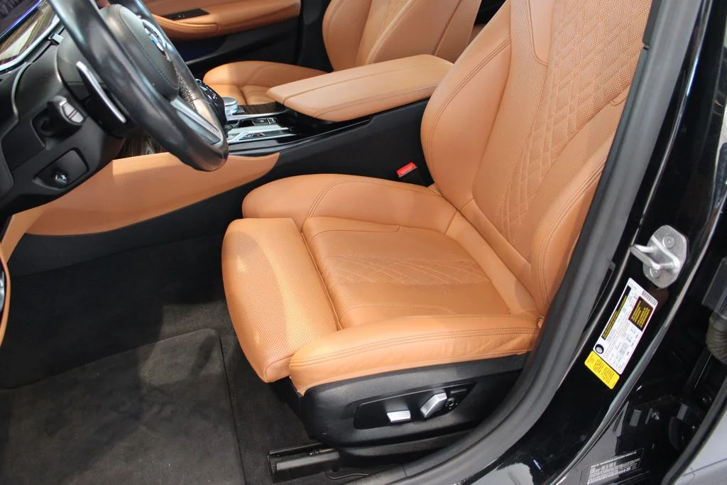 Used 2021 Black Sapphire Metallic BMW 530i image 33
