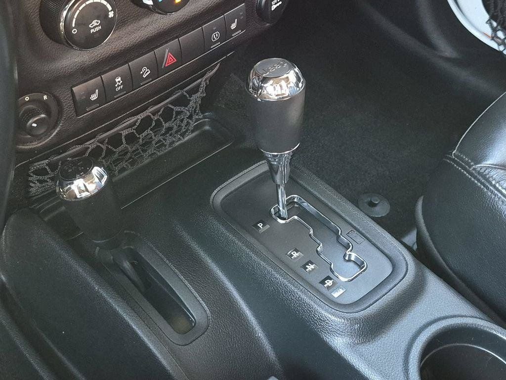 Used 2016 White Jeep Unlimited Sahara image 13