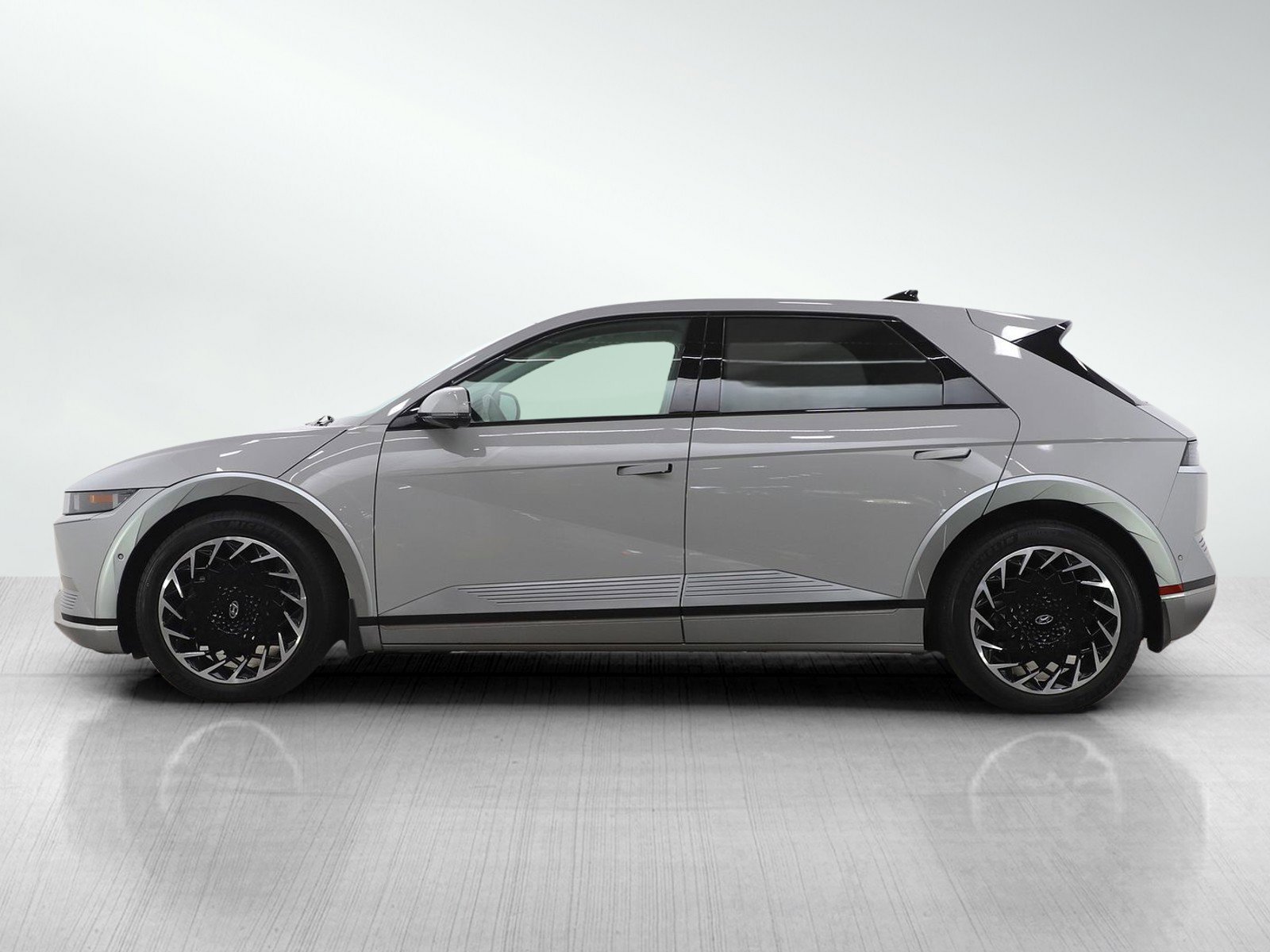 Used 2023 Hyundai IONIQ 5 Limited with VIN KM8KRDAF3PU176726 for sale in Wayzata, MN