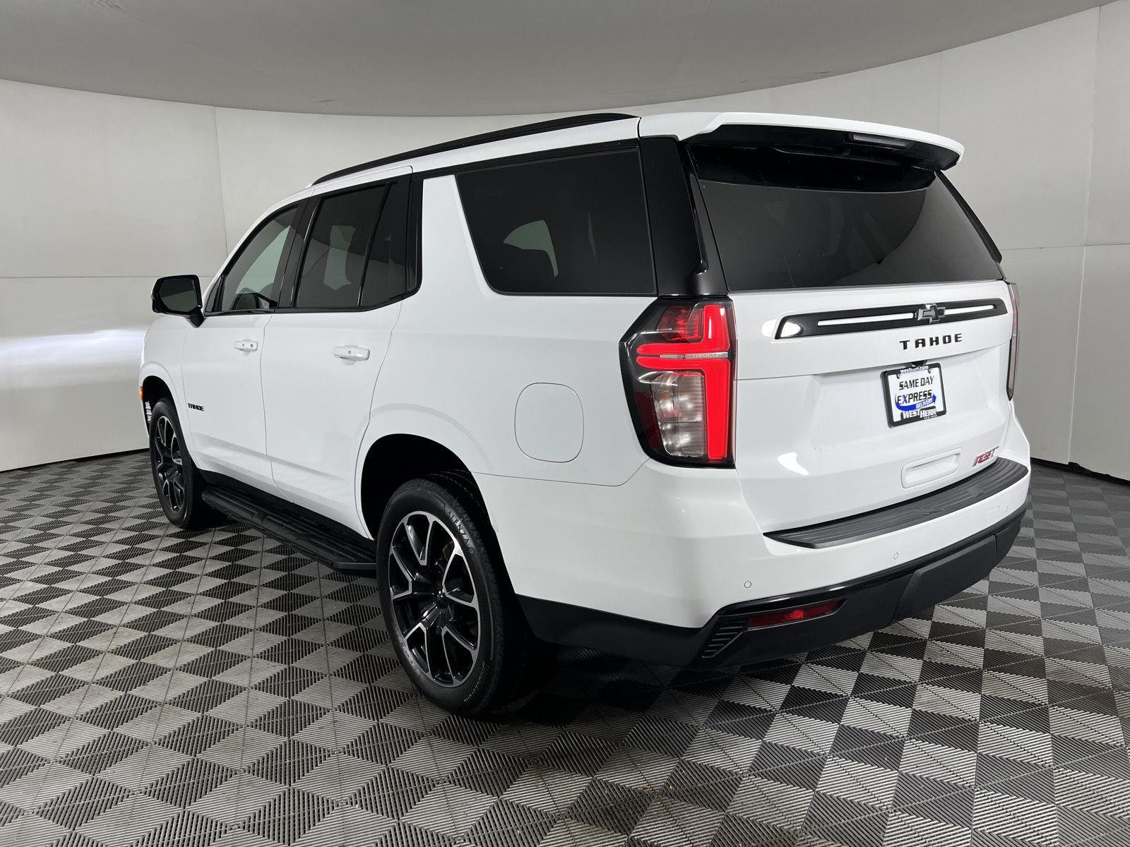 Used 2024 Summit White Chevrolet RST image 3