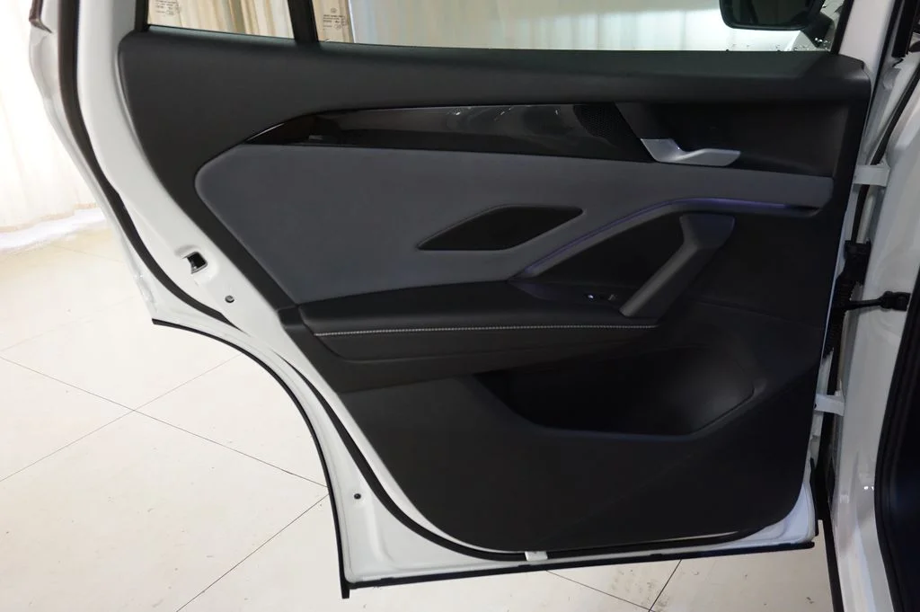 New 2026 Pure White Volkswagen 2.0T SE image 25
