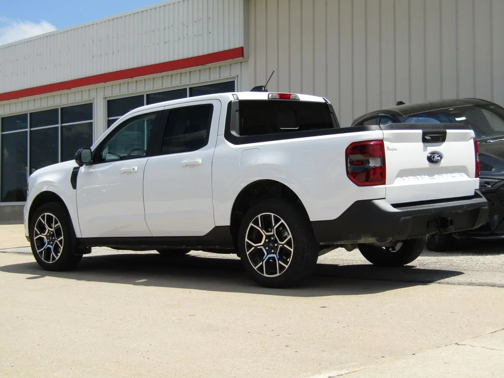 Used 2025 White Ford Lariat image 10