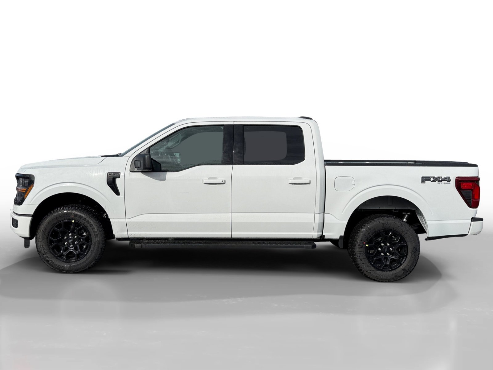 New 2026 Oxford White Ford XLT image 2