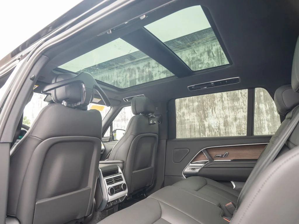 New 2026 Santorini Black Land Rover SE image 22