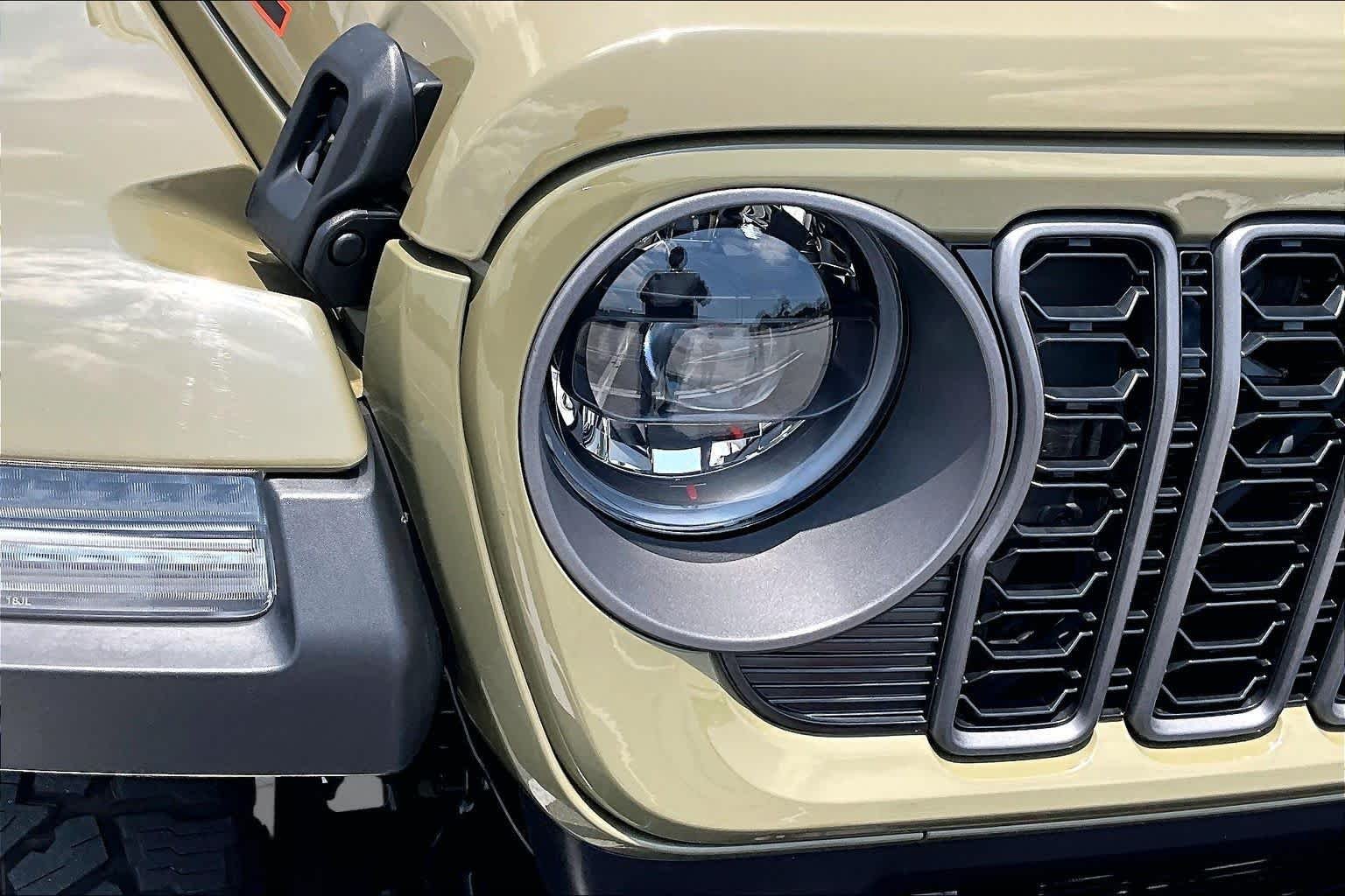 Used 2025 41 Jeep Mojave X image 28