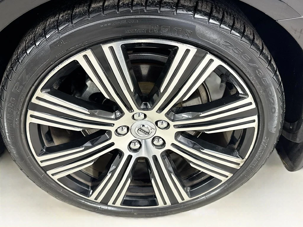 Used 2023 Onyx Black Metallic Volvo B6 Plus image 43