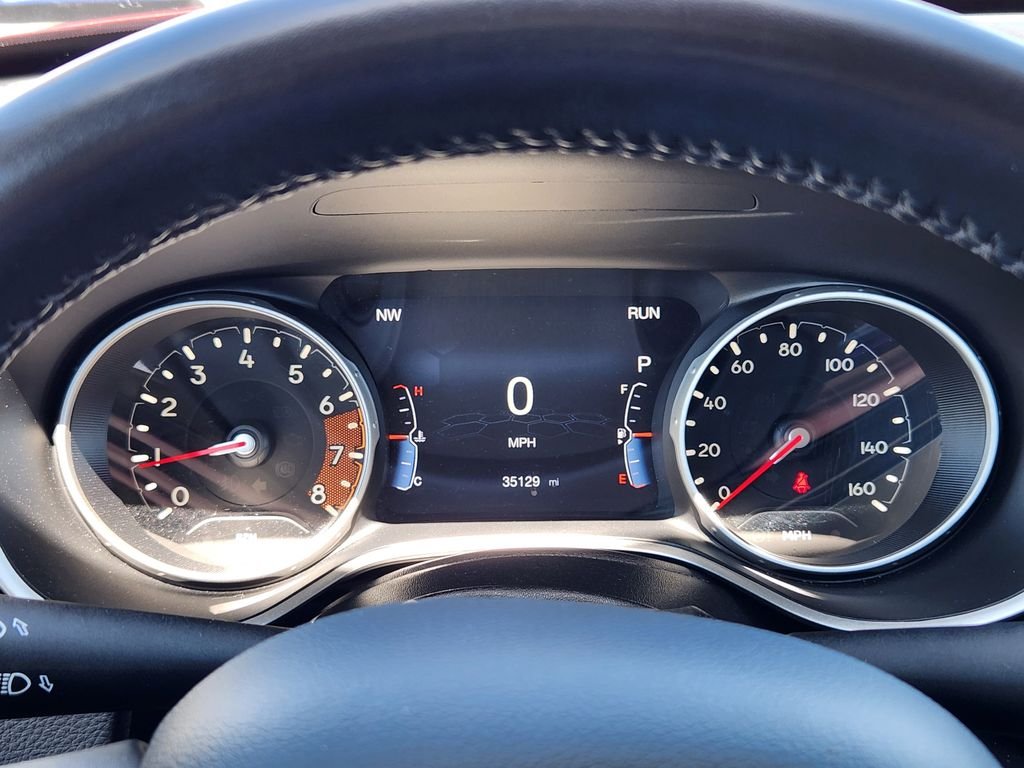 Used 2021 Red Jeep Latitude image 12