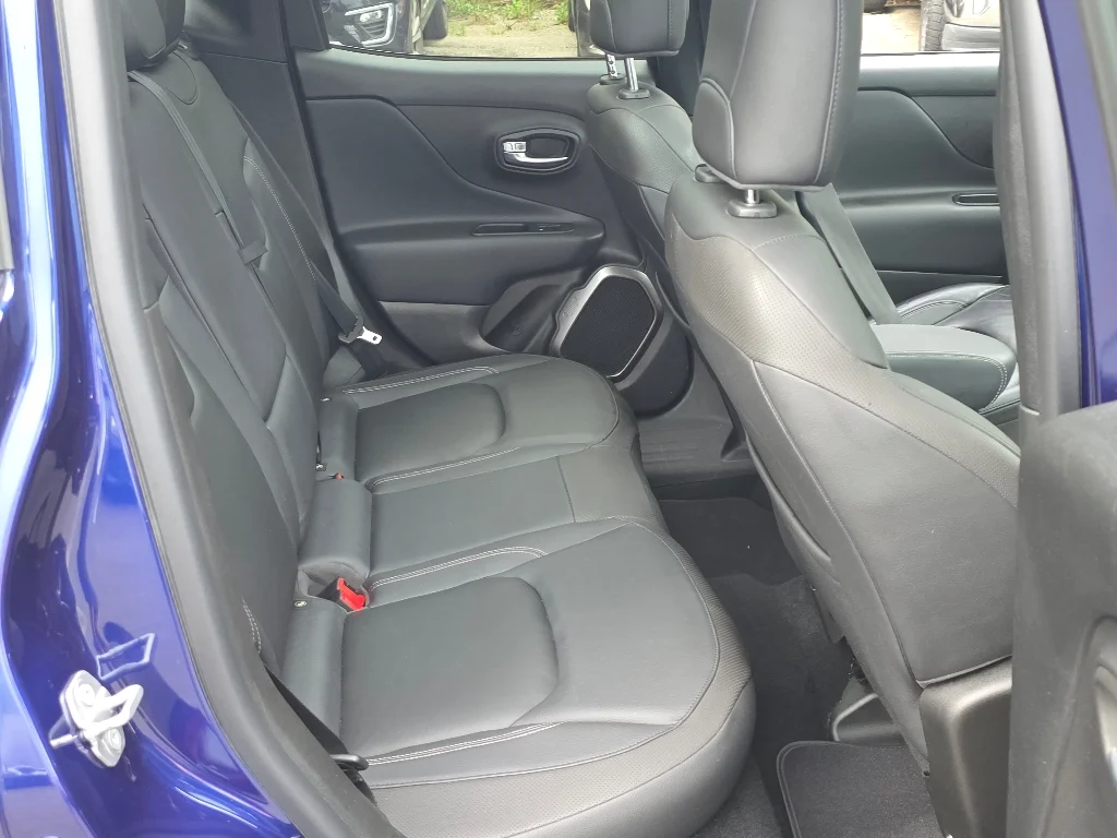 Used 2018 Jetset Blue Jeep Limited image 24