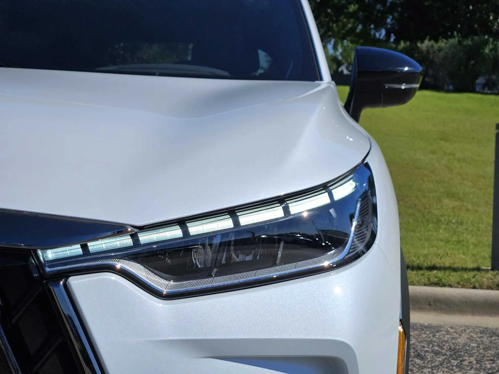 New 2026 RADIANT WHITE INFINITI Sport AWD image 6