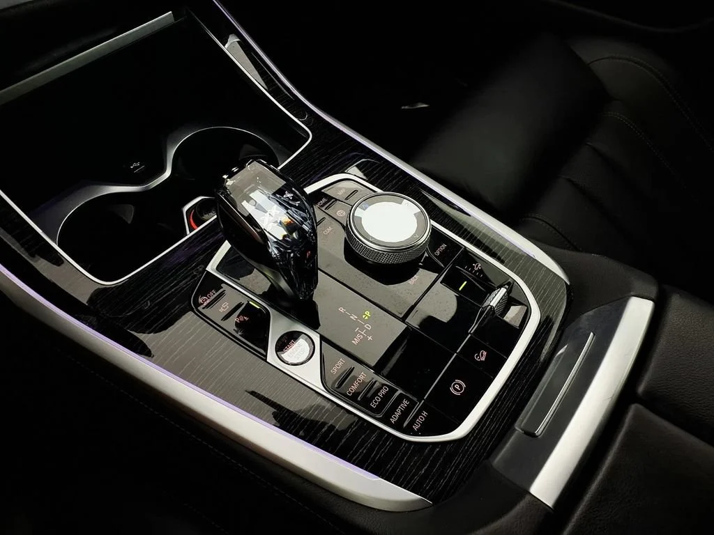 Used 2022 Mineral White M BMW xDrive40i image 23