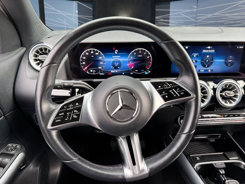 Used 2025  Mercedes-Benz GLA 250 image 11