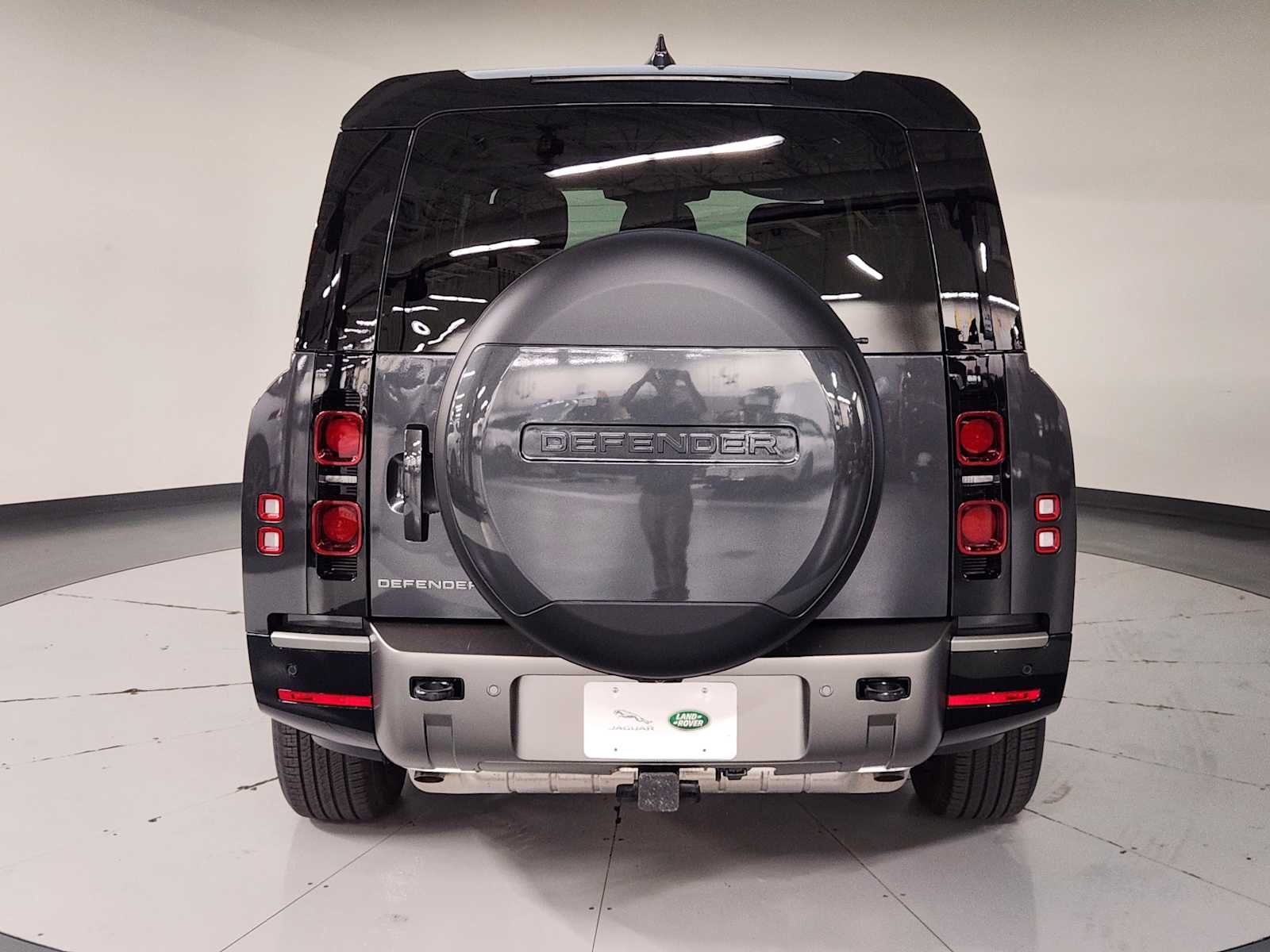 2025 Land Rover Defender X-Dynamic SE - Photo 15