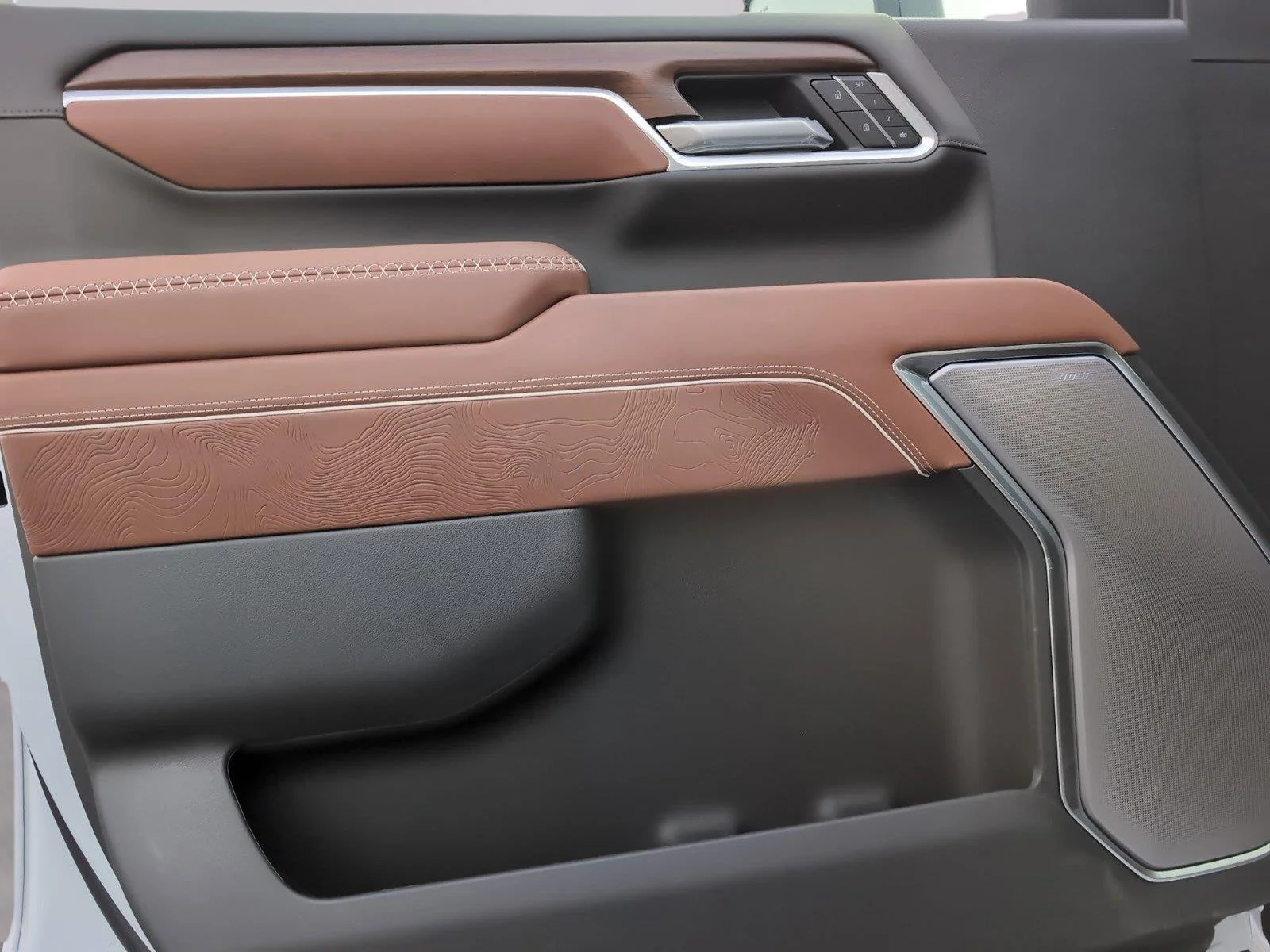 New 2026 Glacier White Tricoat GMC Denali Ultimate image 33
