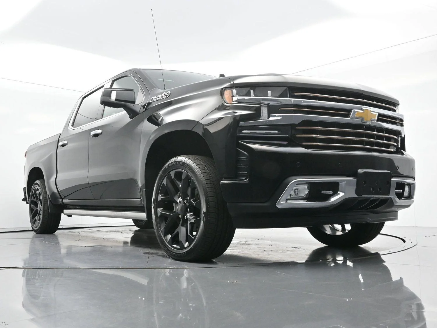 Used 2019 BLACK Chevrolet High Country image 44