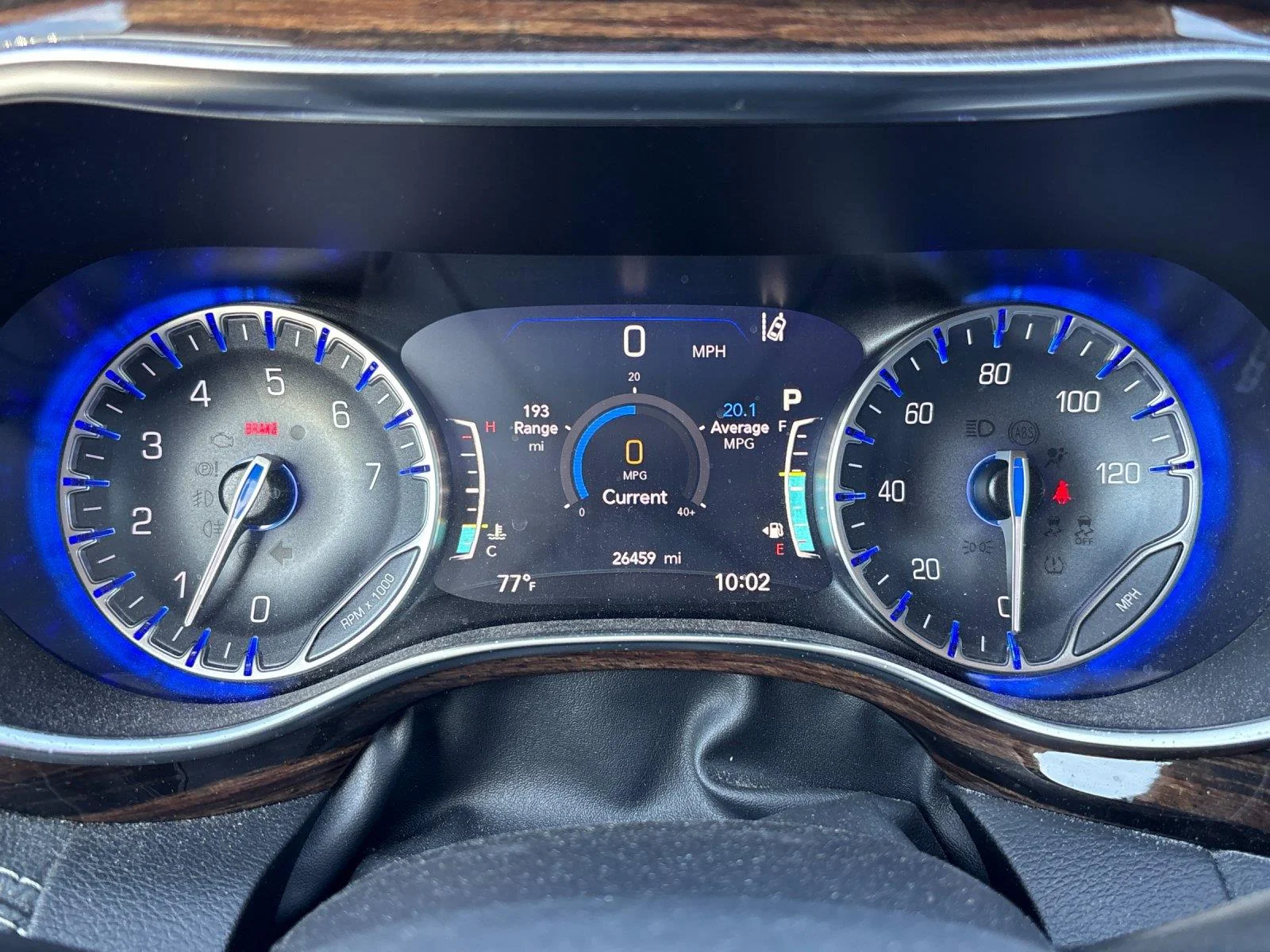 Used 2023  Chrysler Limited image 20