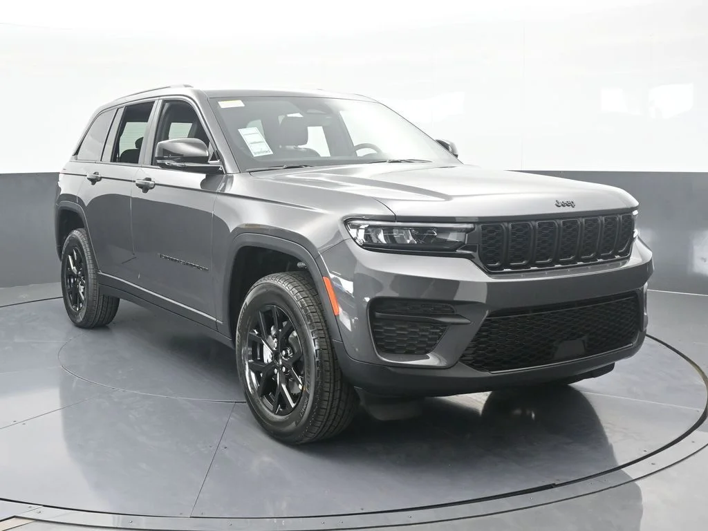 New 2025 Baltic Gray Metallic Clear-Coat Exterior Paint Jeep Altitude X image 9