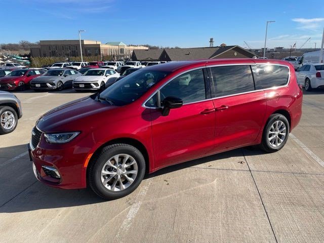 2026 Chrysler Pacifica Select AWD's photo