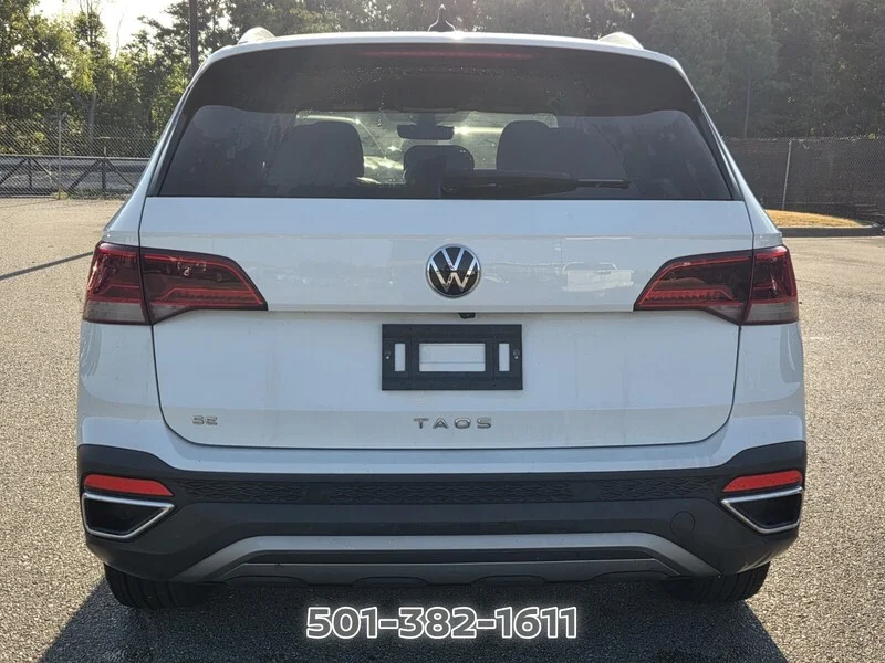Used 2023 Pure White Volkswagen SE FWD image 4