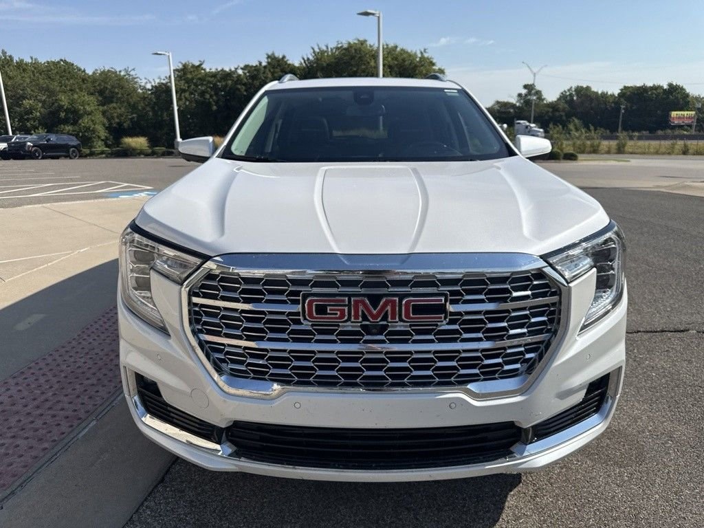 Used 2024 White GMC Denali image 2
