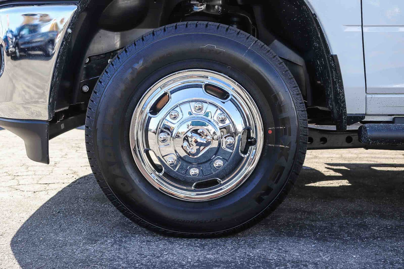 New 2027 Bright White Clear-Coat Exterior Paint RAM Tradesman image 9