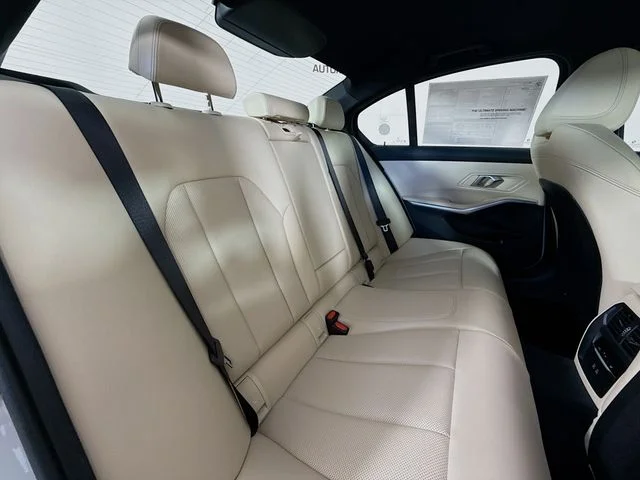 2025 BMW 3 Series 330i - Photo 28