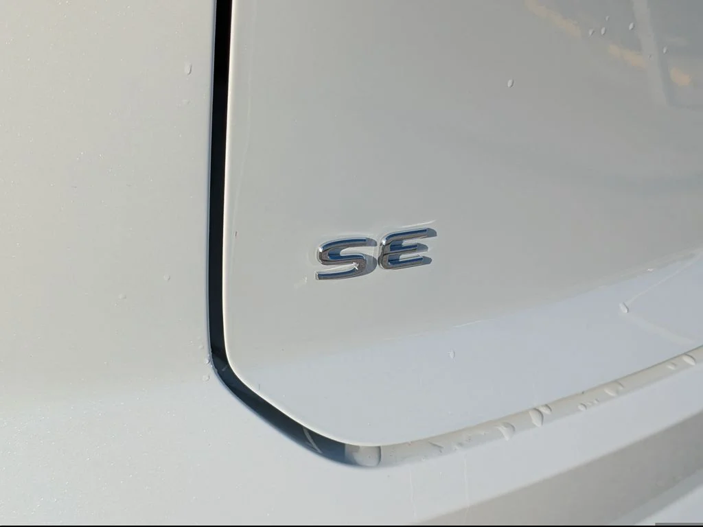 New 2026 White/off-white Volkswagen SE w/Technology image 9