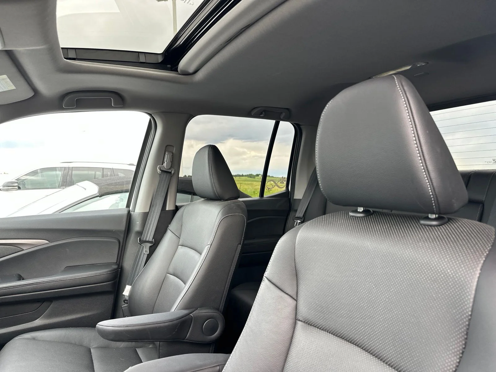 Used 2019 White Honda RTL image 5