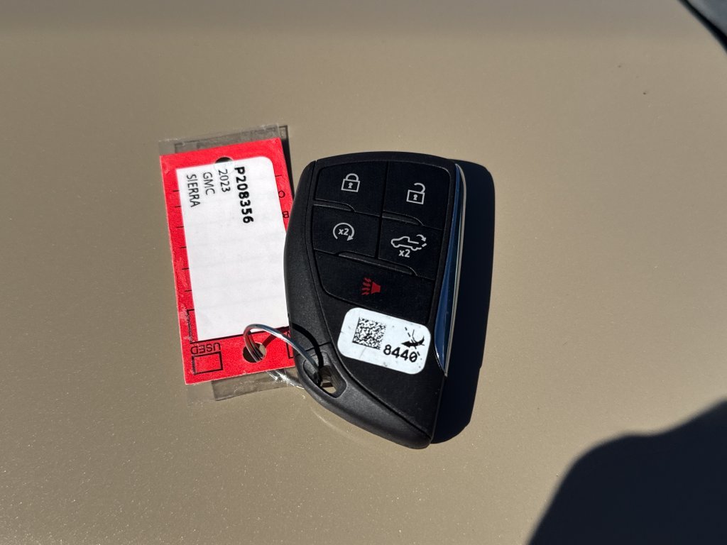 Used 2023 DESERT SAND METALLIC GMC Elevation image 28