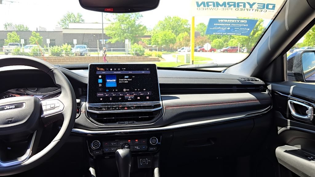 Used 2025 Red Hot Pearlcoat Jeep Trailhawk image 28