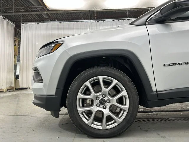 Used 2025 Silver Jeep Limited image 20
