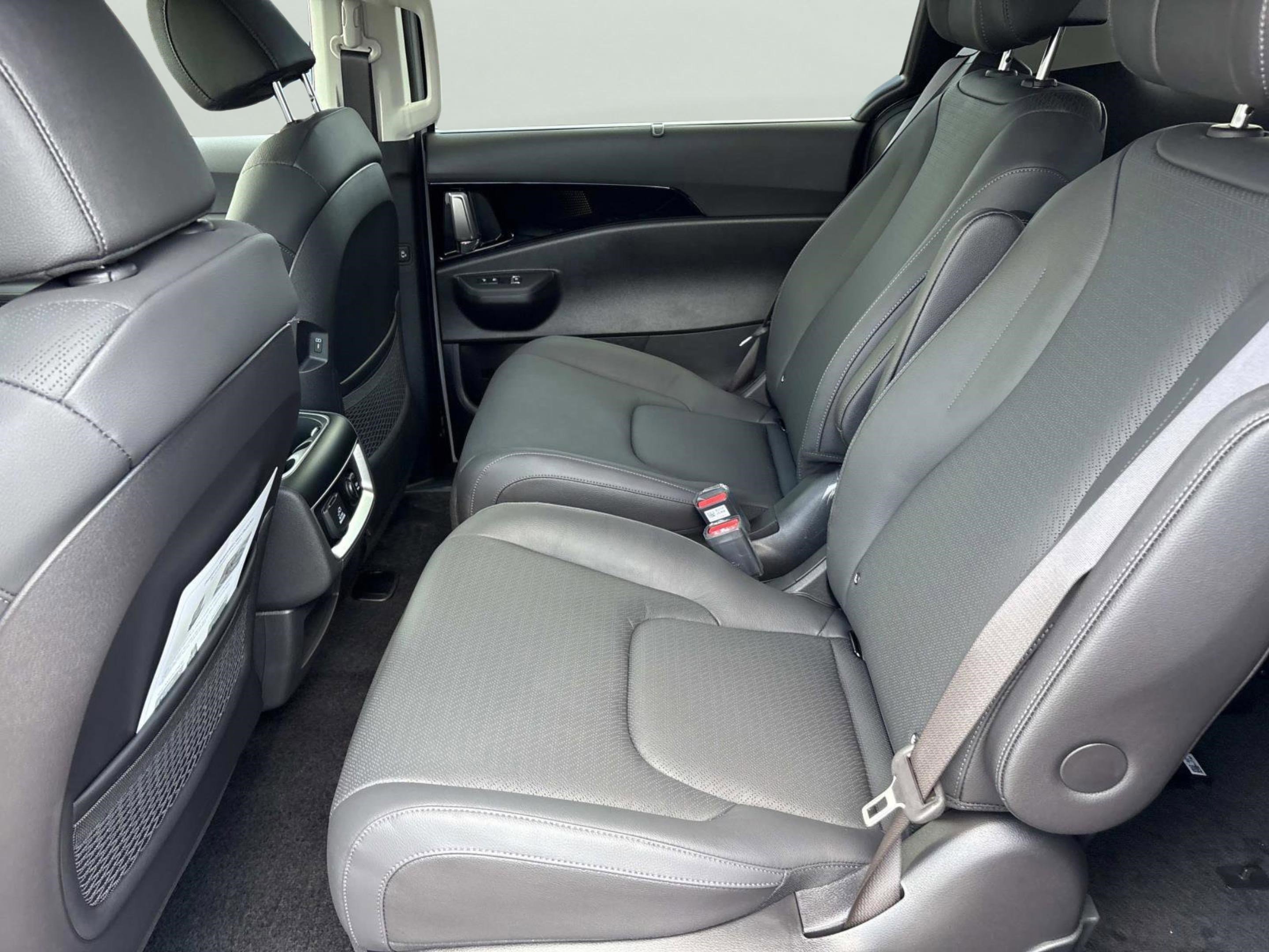 New 2026 Ceramic Silver Kia SX Prestige image 13
