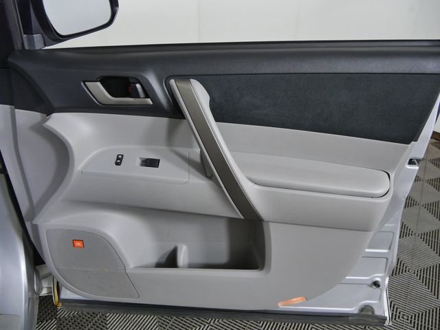 Used 2009 Silver Toyota Sport image 9
