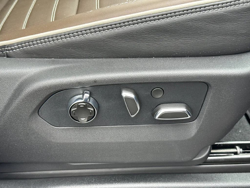 2026 GMC Yukon Denali Ultimate - Photo 41