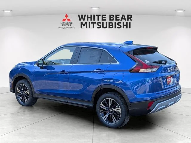New 2026 Lightning Blue Metallic Mitsubishi SE image 2