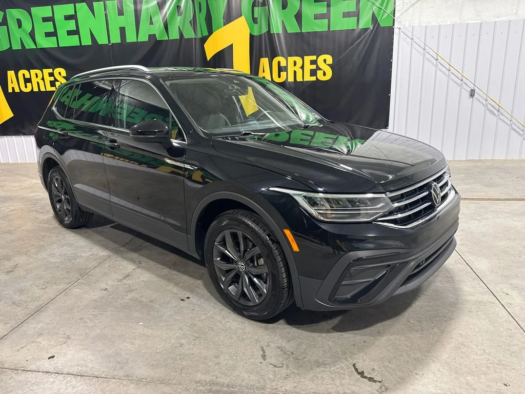 Used 2024  Volkswagen SE image 2