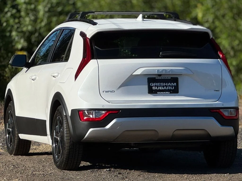 Used 2023 White Kia EX image 5