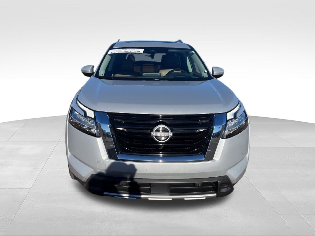 Used 2024 Silver Nissan Platinum image 8