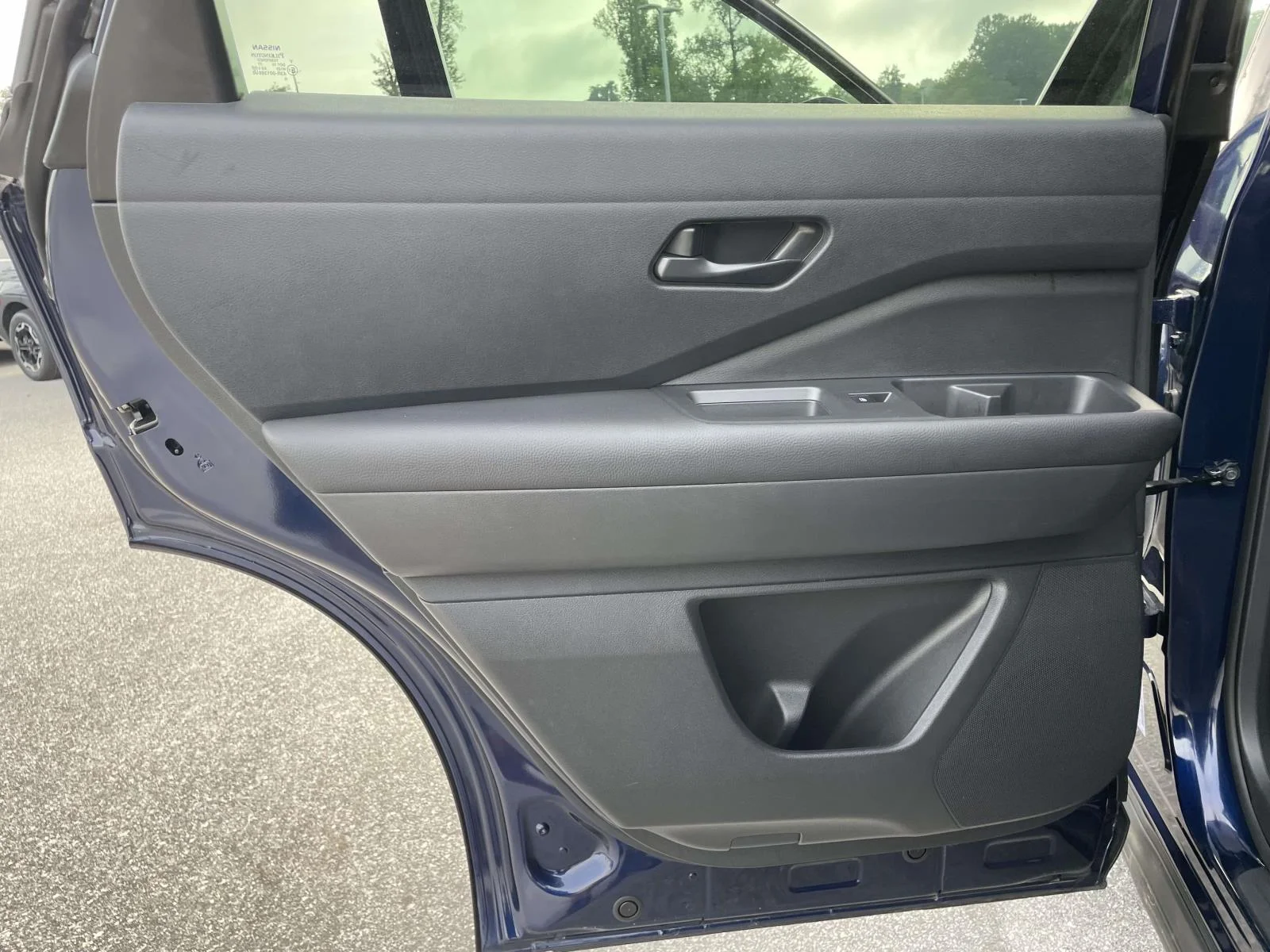 Used 2025 Blue Nissan SV 4WD image 2