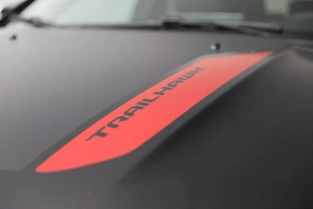 New 2026 Diamond Black Crystal Pearl-Coat Exterior Paint Jeep Trailhawk image 27