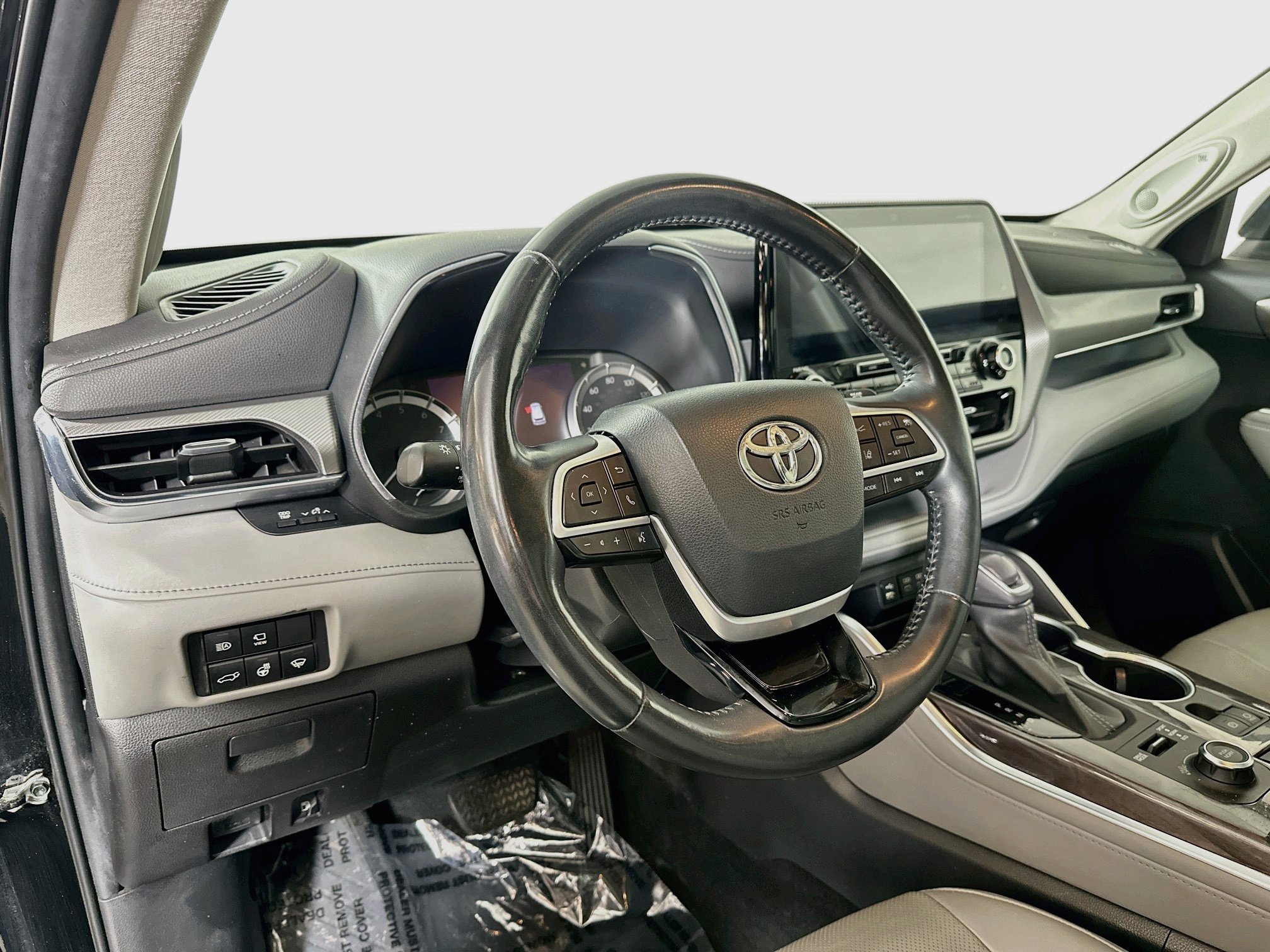 Used 2022 Midnight Black Metallic Toyota Platinum image 9