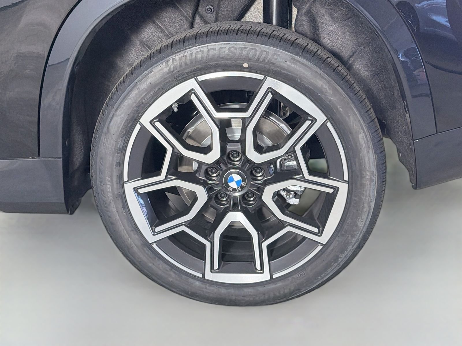 New 2026 Black Sapphire Metallic BMW xDrive28i image 31