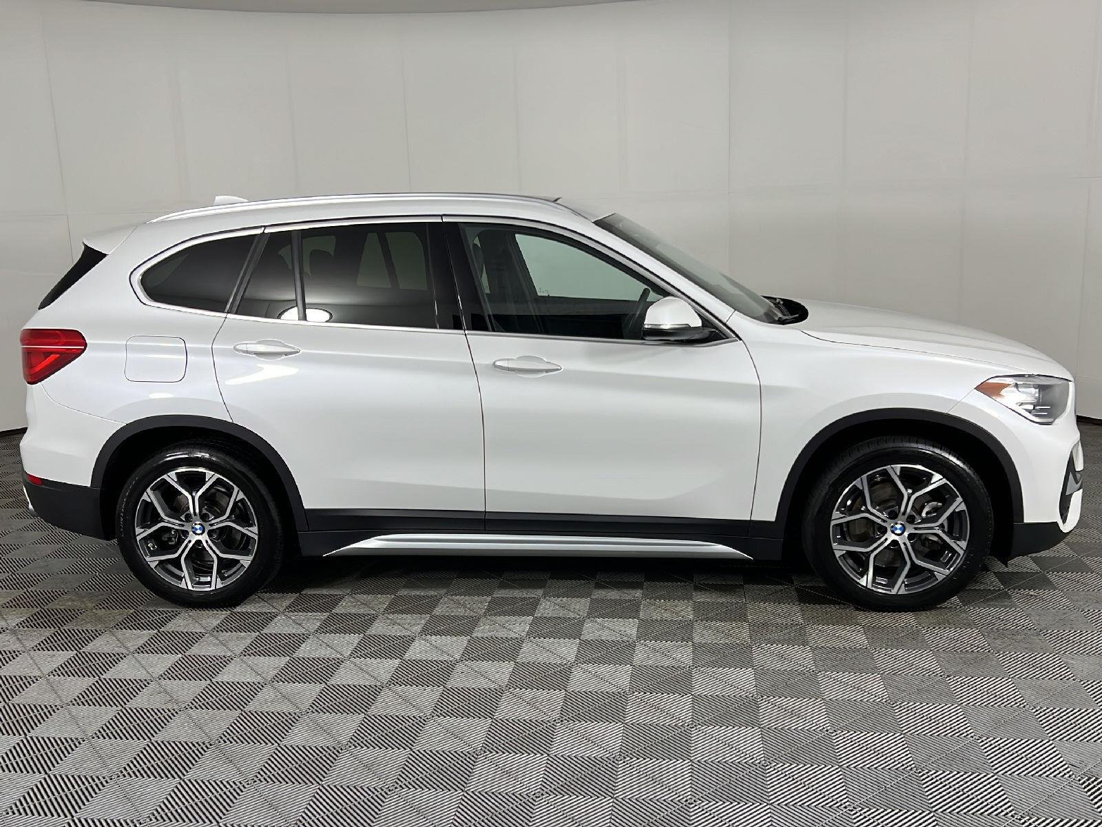 Used 2022 Mineral White Metallic BMW xDrive28i image 3