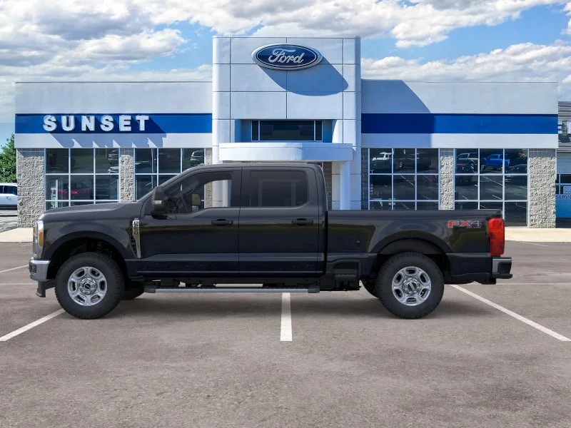 New 2026 Agate Black Metallic Ford XLT image 3