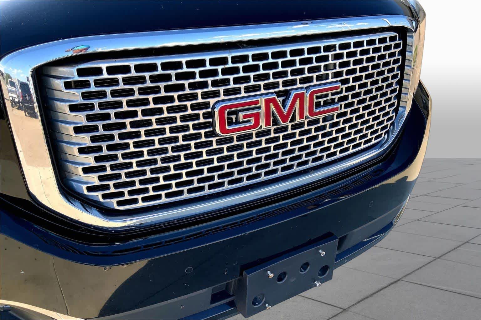 Used 2016 Onyx Black GMC Denali image 30