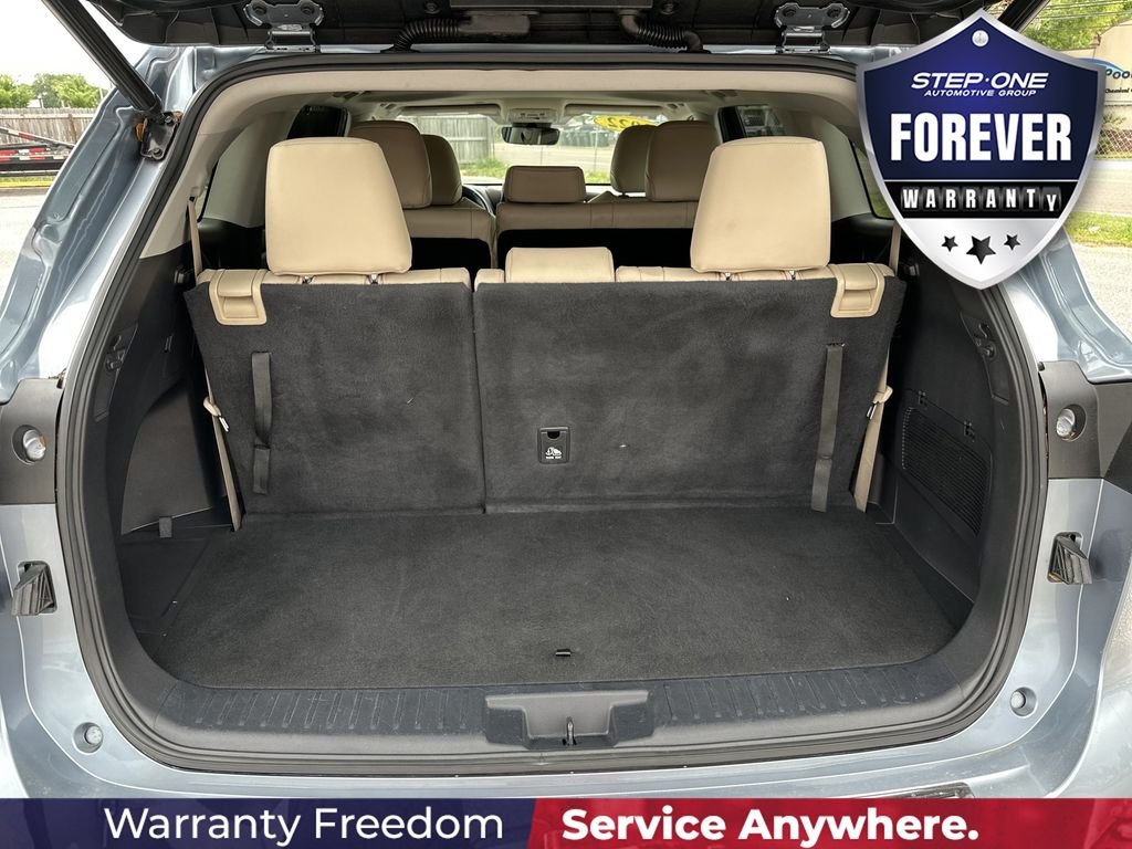 Used 2022  Toyota XLE image 32