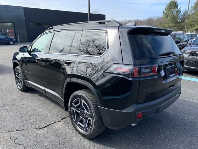 New 2026 Diamond Black Crystal Pearl-Coat Exterior Paint Jeep Laredo image 3