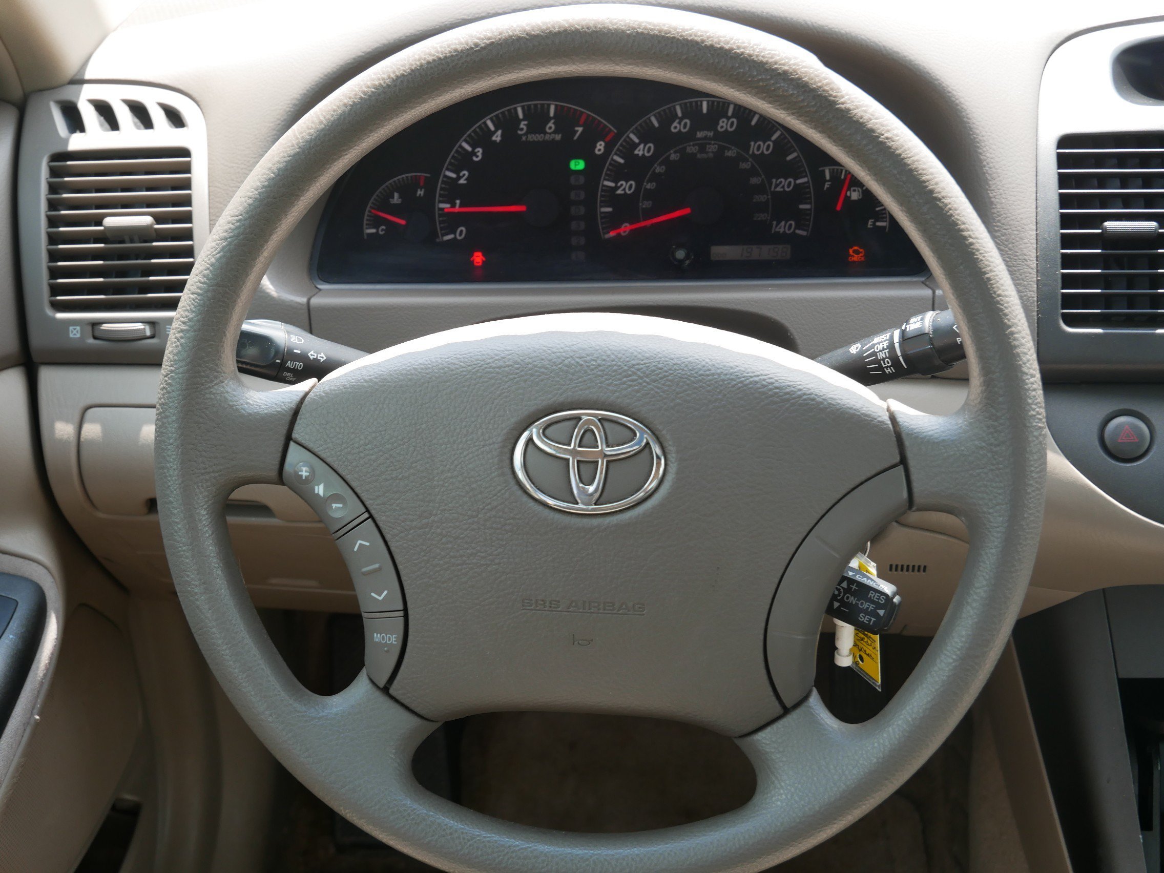Used 2005 Gray Toyota LE image 17